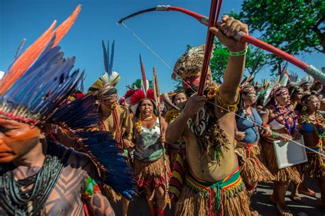  アウレリアの祭典: 2世紀ブラジルの先住民とローマ帝国の接触、文化交流の始まり